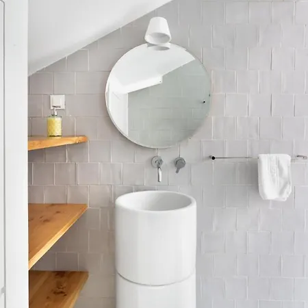 Plum Guide - Blissful Unity Apartment Lisbon